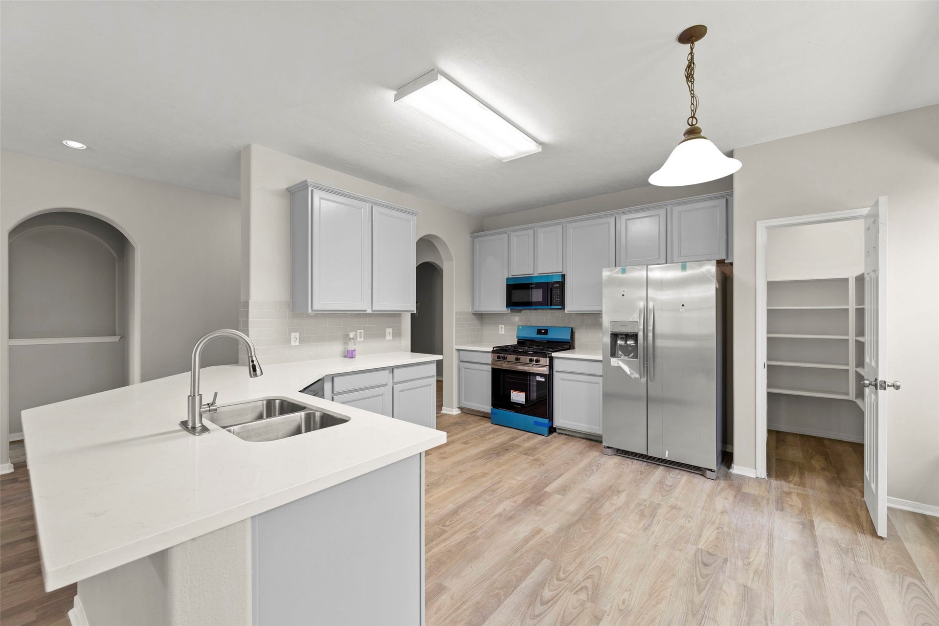 8911 Willow Wind Lane, Houston, TX 77083 8911 Willow Wind Lane, Houston, TX 77083