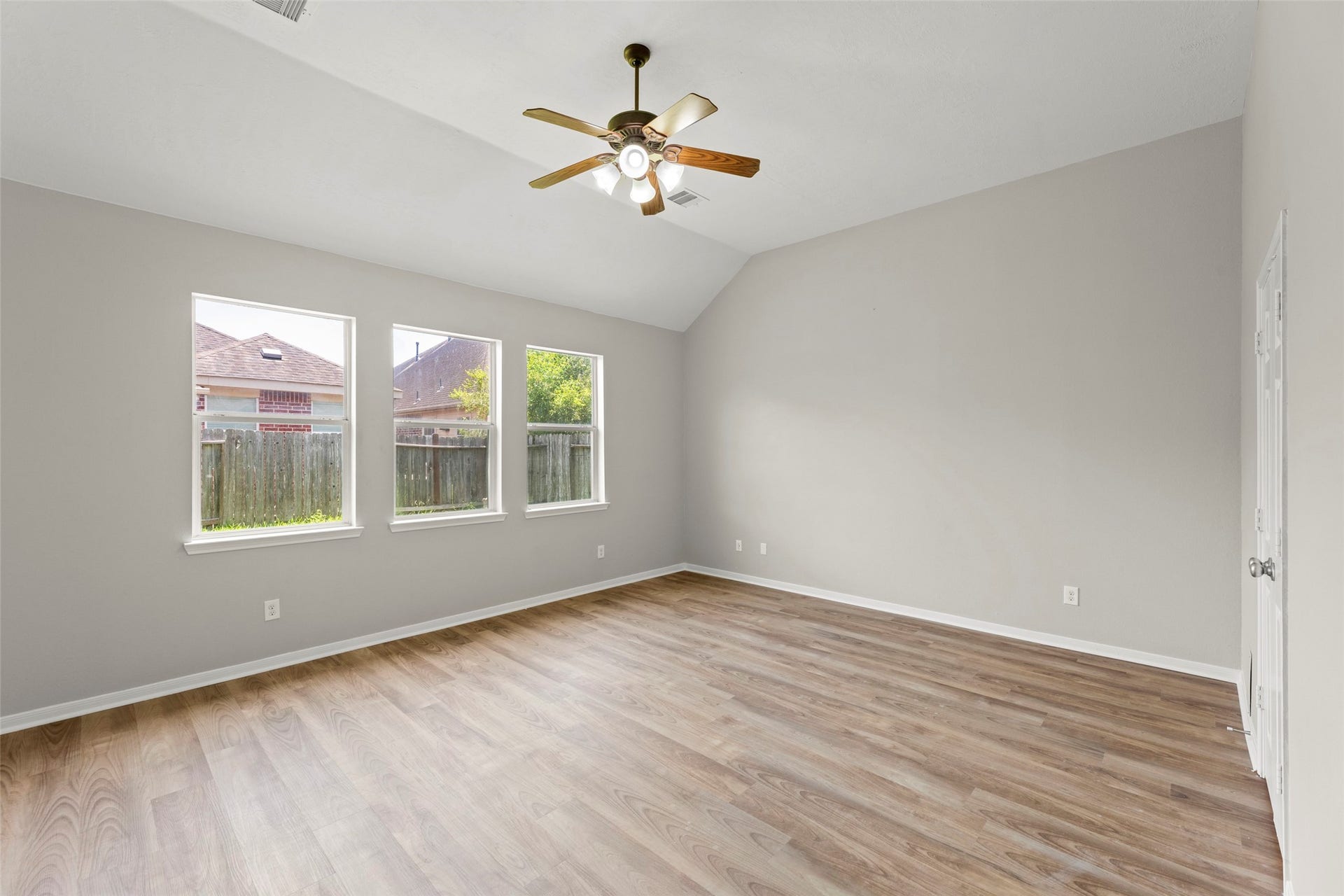 8911 Willow Wind Lane, Houston, TX 77083 8911 Willow Wind Lane, Houston, TX 77083