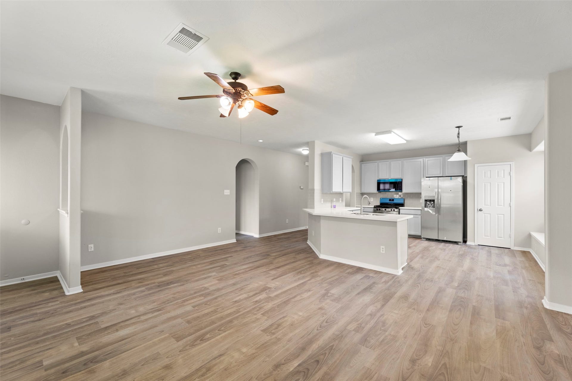 8911 Willow Wind Lane, Houston, TX 77083 8911 Willow Wind Lane, Houston, TX 77083