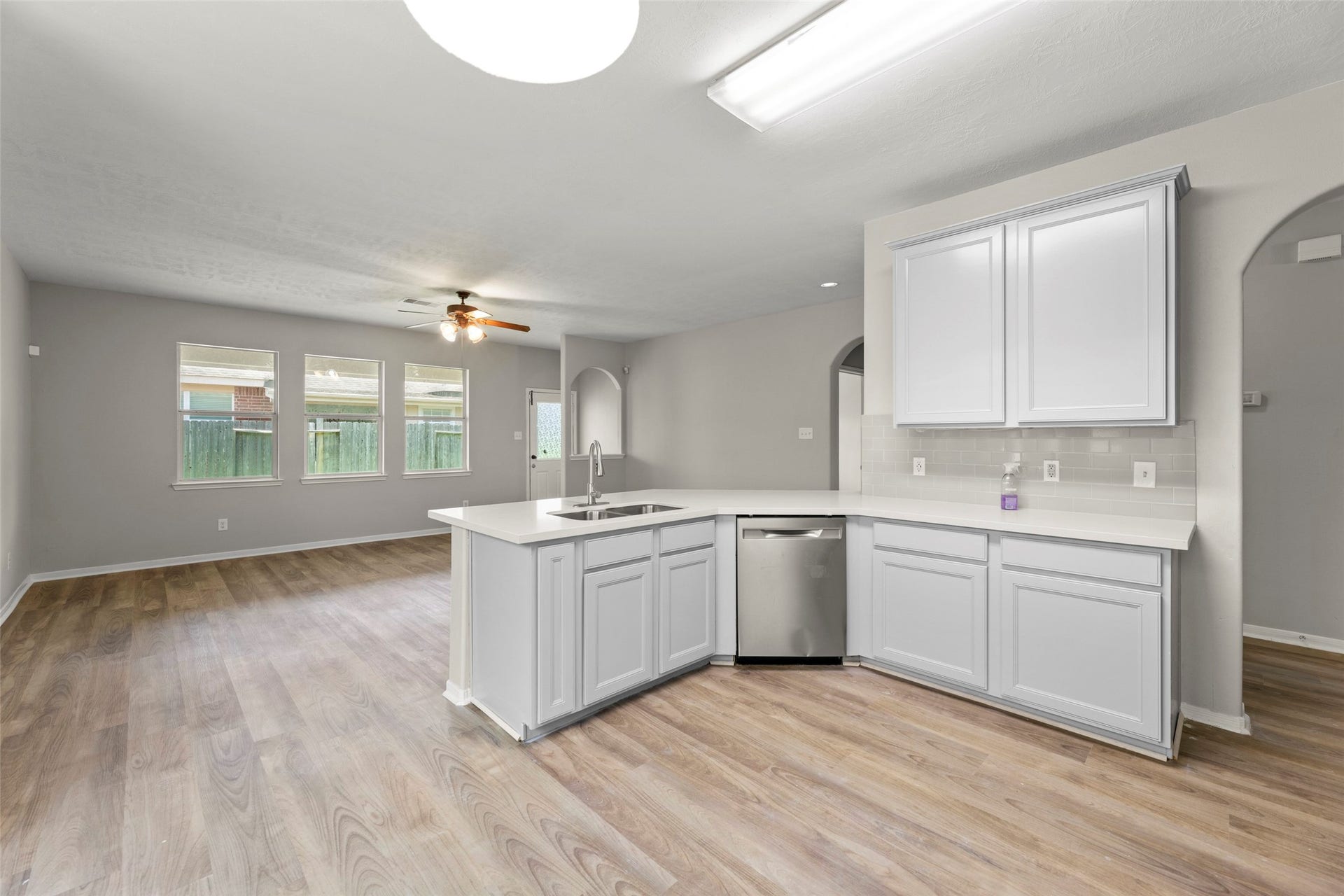 8911 Willow Wind Lane, Houston, TX 77083 8911 Willow Wind Lane, Houston, TX 77083