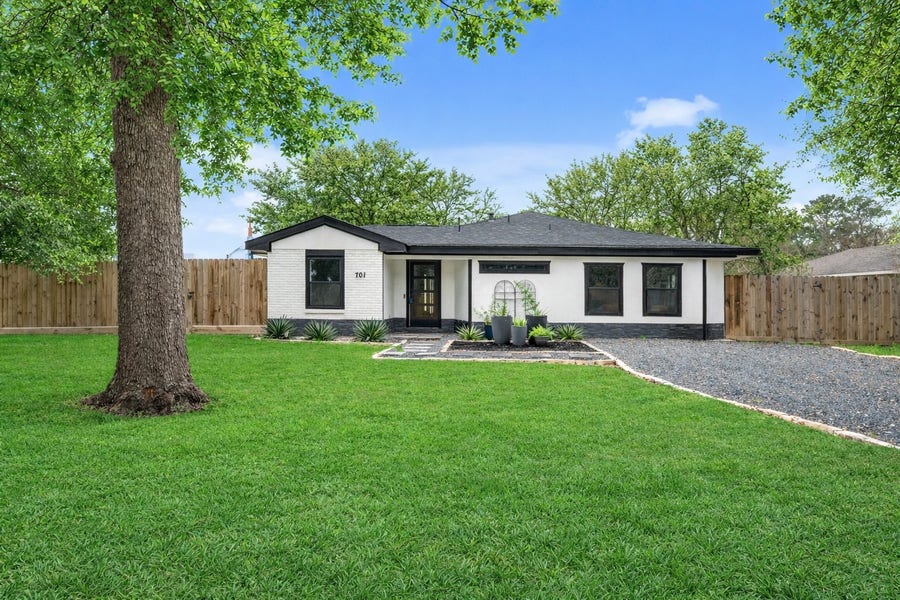 Property photo for 701 W 39th Street, Houston, TX