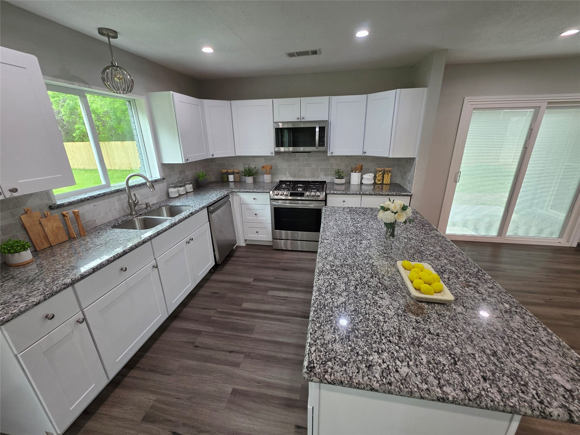 910 Royal Oak Drive, Dickinson, TX 77539 910 Royal Oak Drive, Dickinson, TX 77539