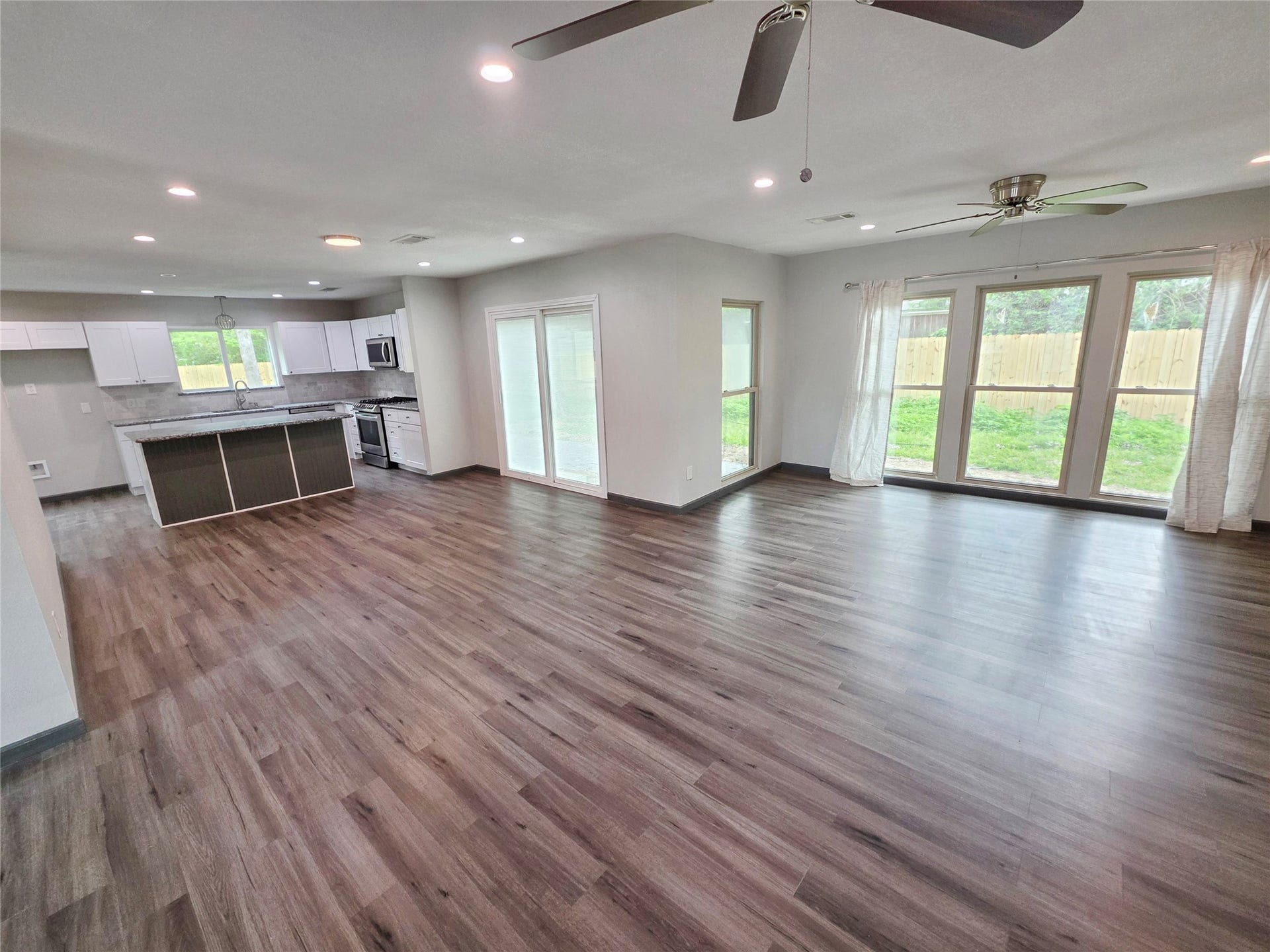 910 Royal Oak Drive, Dickinson, TX 77539 910 Royal Oak Drive, Dickinson, TX 77539