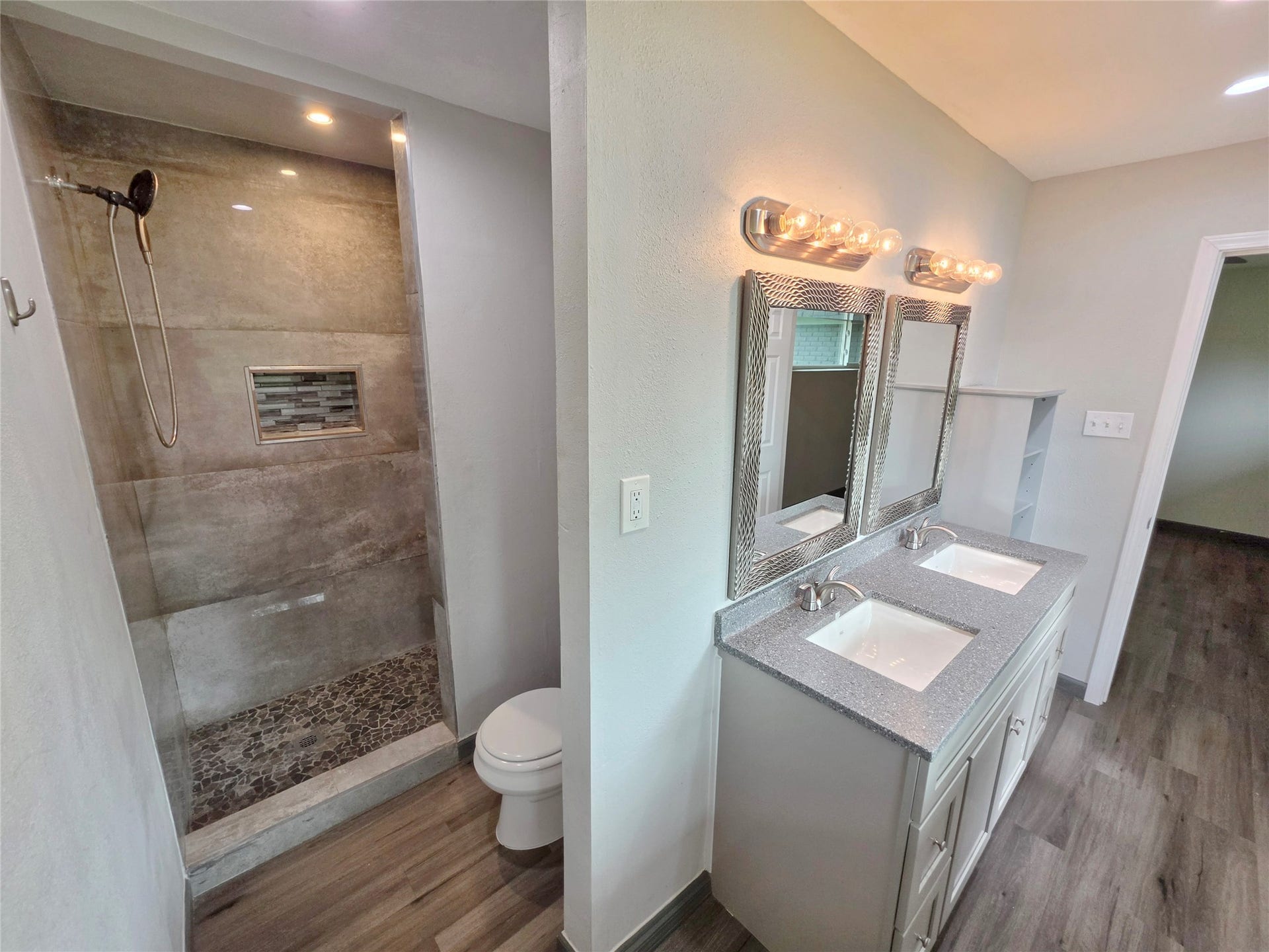 910 Royal Oak Drive, Dickinson, TX 77539 910 Royal Oak Drive, Dickinson, TX 77539