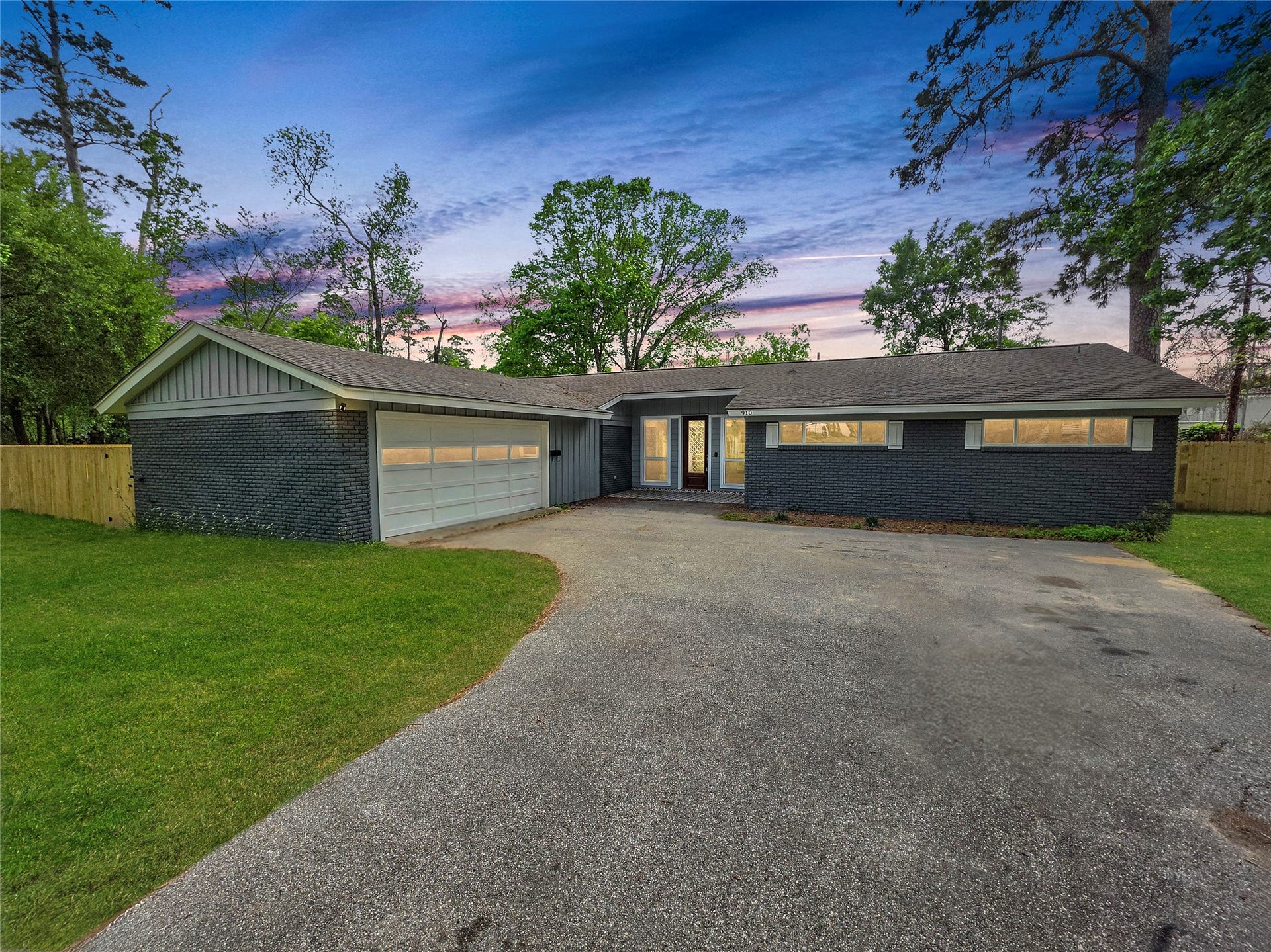 910 Royal Oak Drive, Dickinson, TX 77539 910 Royal Oak Drive, Dickinson, TX 77539
