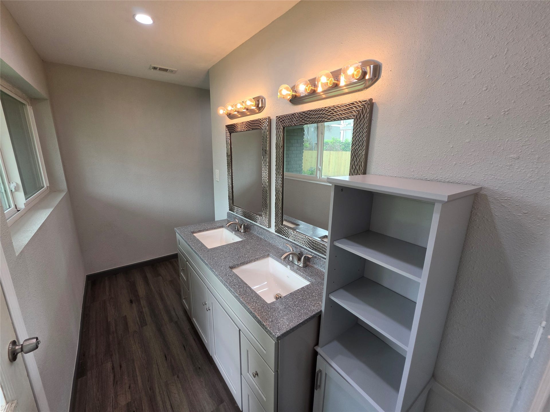 910 Royal Oak Drive, Dickinson, TX 77539 910 Royal Oak Drive, Dickinson, TX 77539