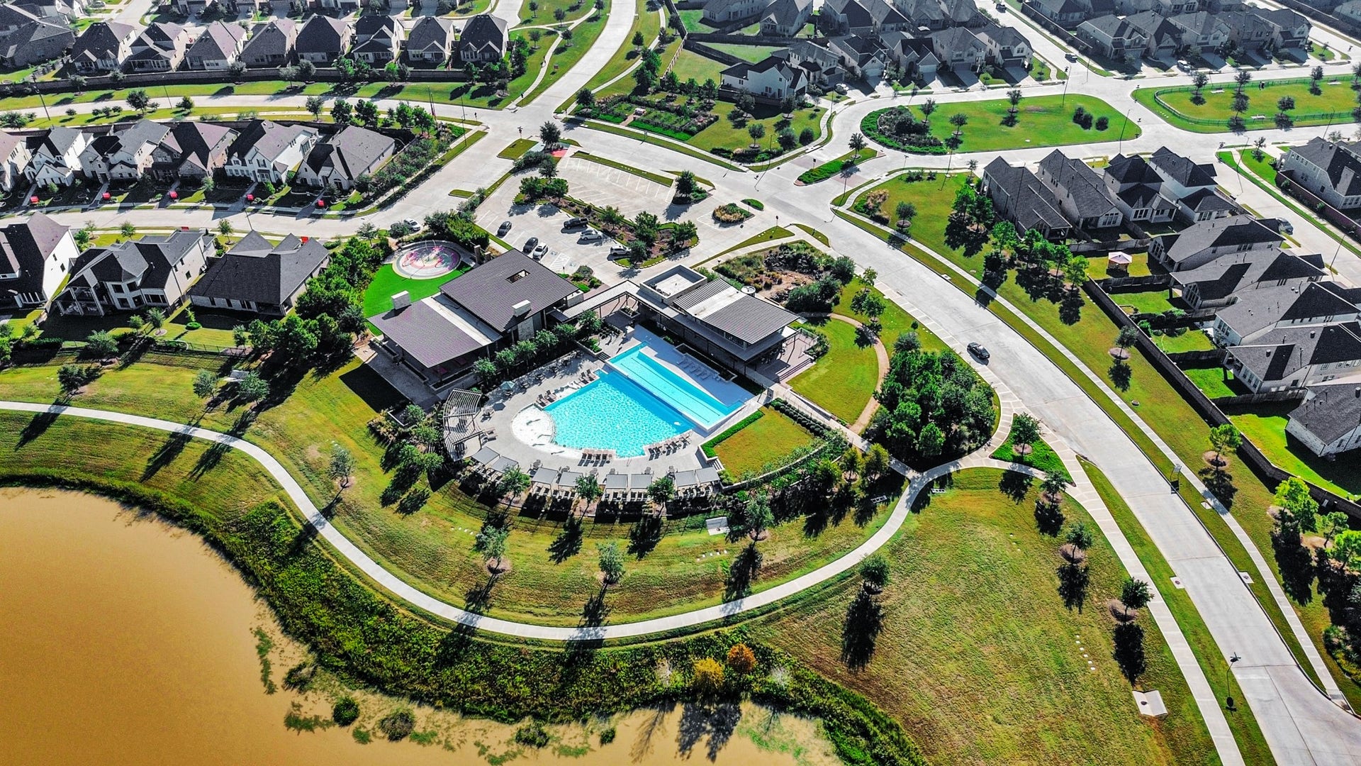 Aerial view of Lakeside Landing Pool