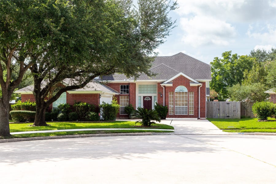 Property photo for 1723 Monvale Lane, Sugar Land, TX