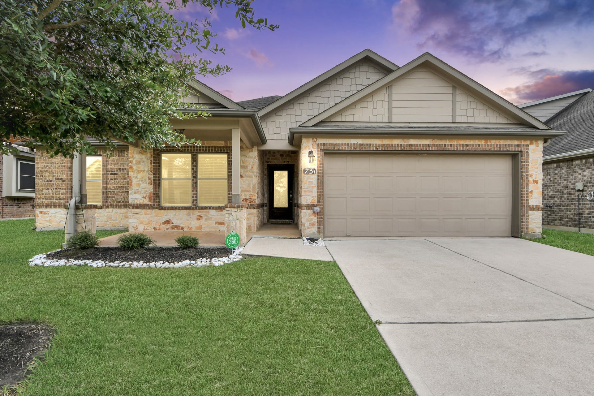 731 Rim Water Drive, Alvin, TX 77511 Welcome to 731 Rim Water Drive.