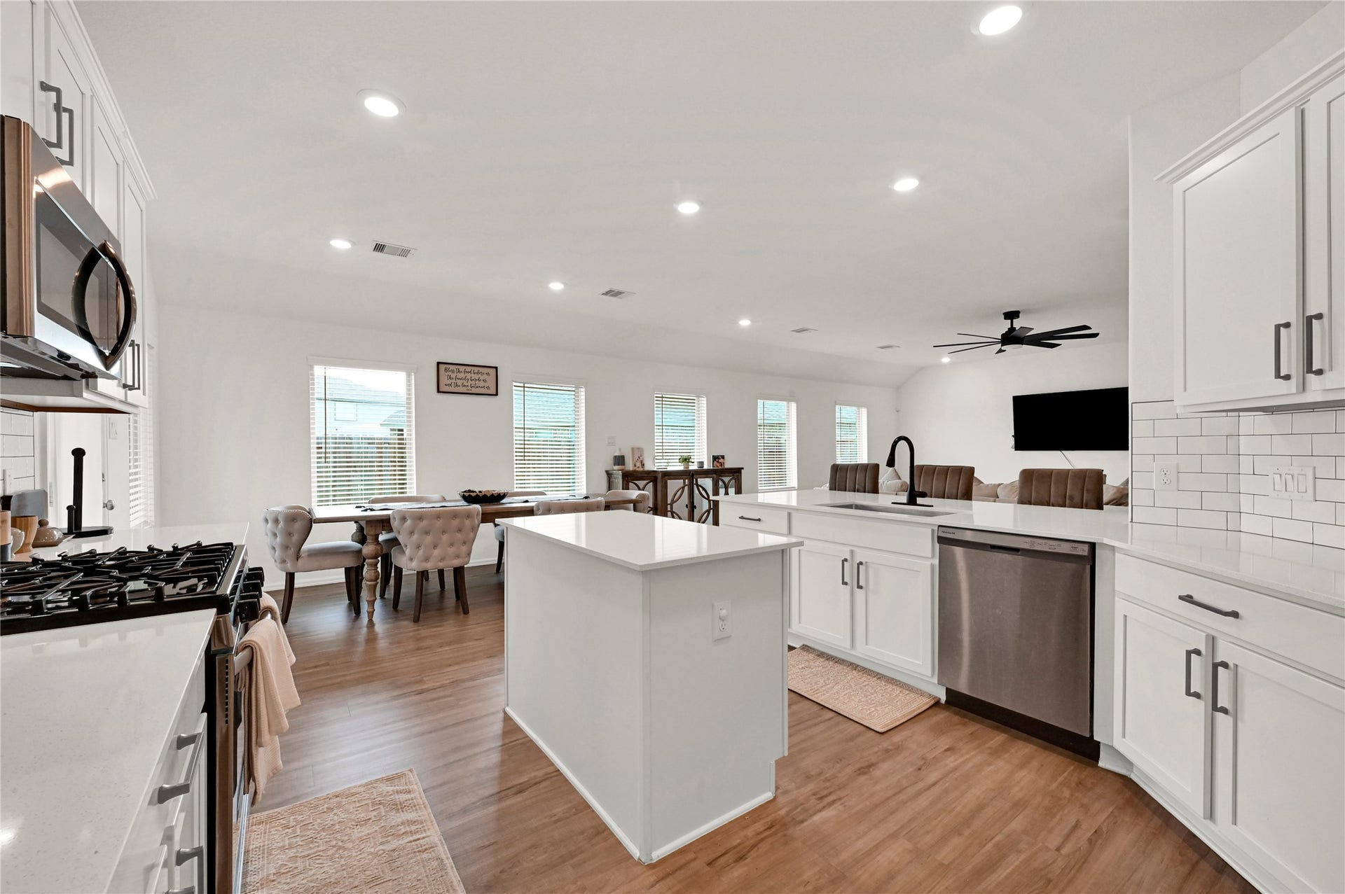 4802 Penton Meadow Lane, Rosharon, TX 77583 4802 Penton Meadow Lane, Rosharon, TX 77583
