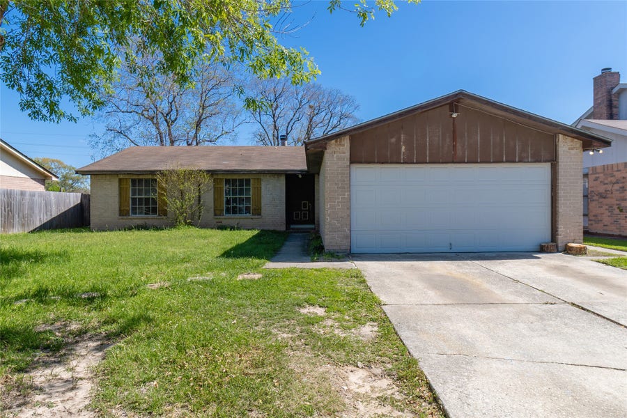Property photo for 8406 Pebbledowne Drive, Houston, TX