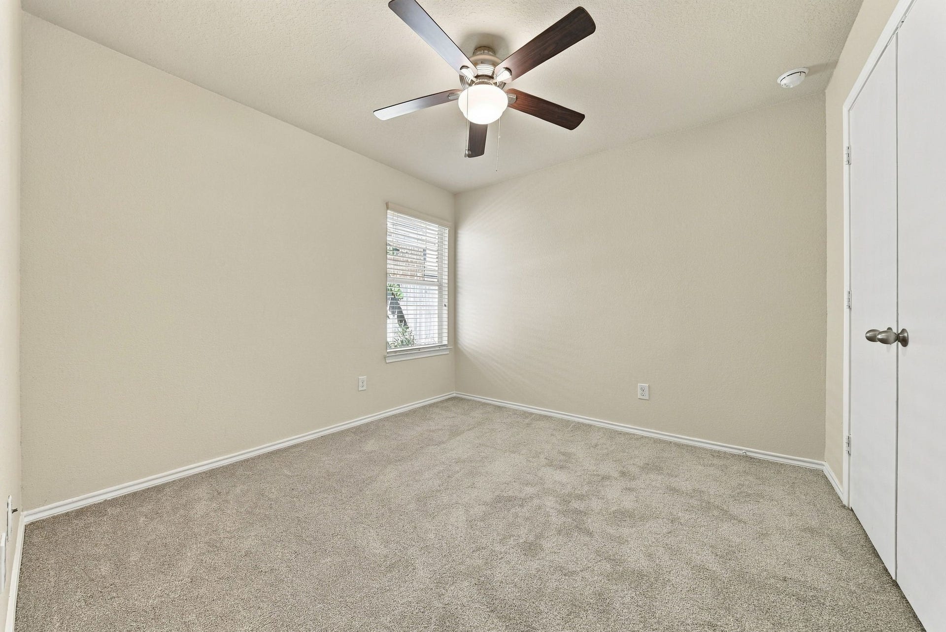 9911 Sterling Place Drive, Conroe, TX 77303 9911 Sterling Place Drive, Conroe, TX 77303