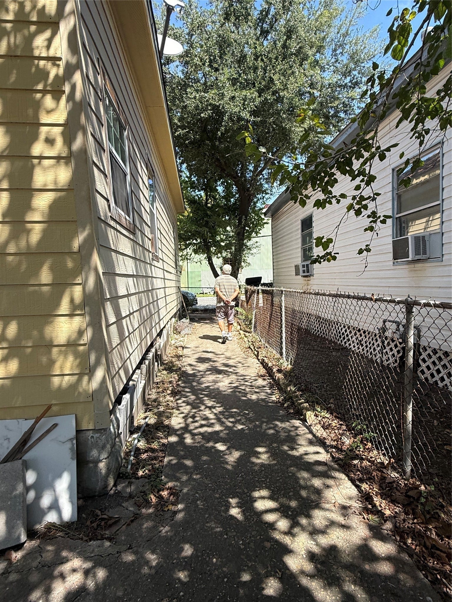 Side of te house