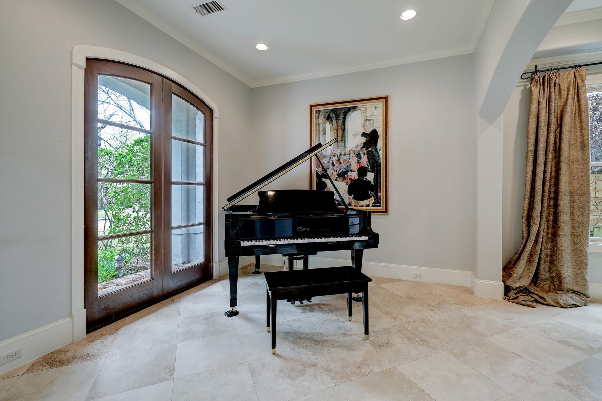 6004 Lake Street, Houston, TX 77005 Pretty room at the front of the house offers a perfect Formal Living room or study space