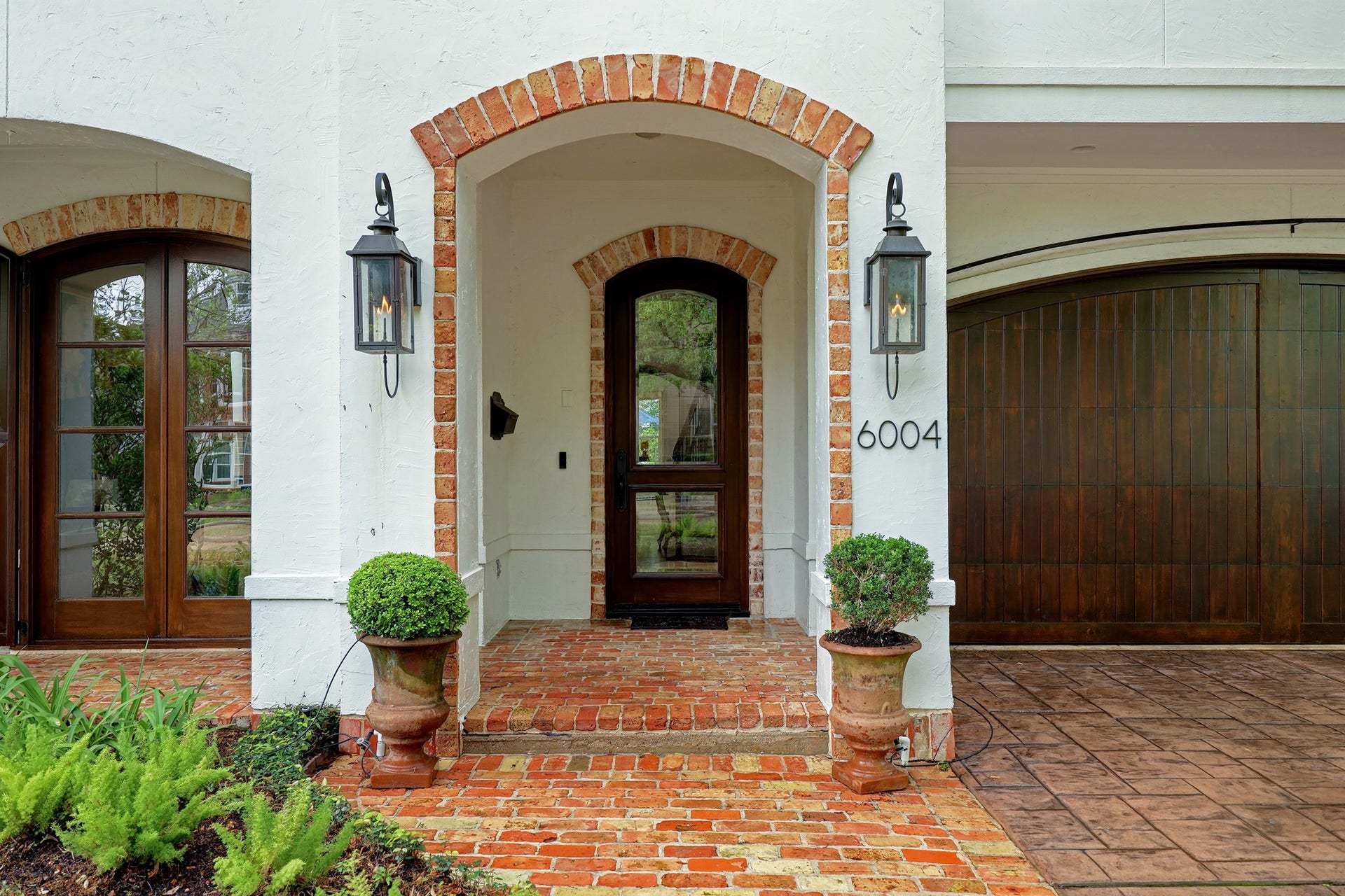 6004 Lake Street, Houston, TX 77005 Welcome to 6004 Lake Street in West University!