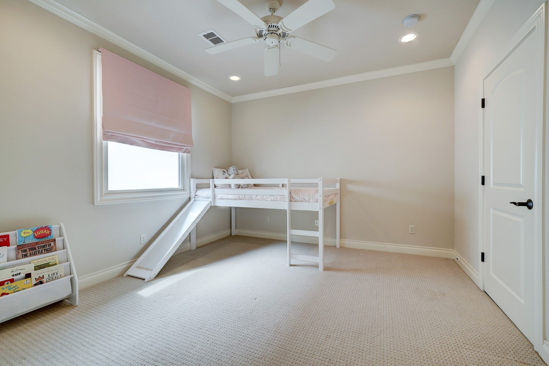 6004 Lake Street, Houston, TX 77005 Charming secondary bedroom with hollywood bath