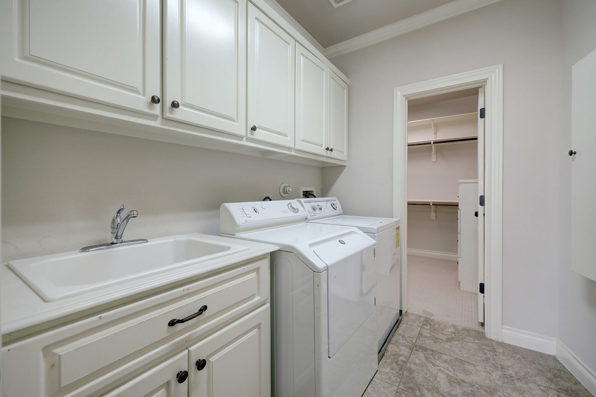 6004 Lake Street, Houston, TX 77005 Laundry room off the primary bedroom and main hallway on second story