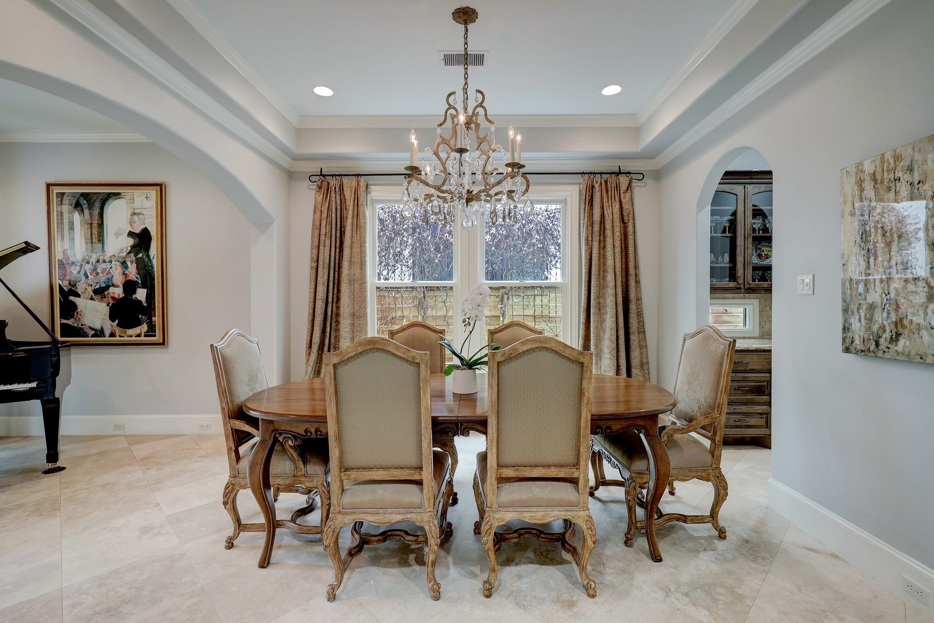 6004 Lake Street, Houston, TX 77005 Dining room open to the formal living room and cased opening to kitchen offers a refined space for entertaining.