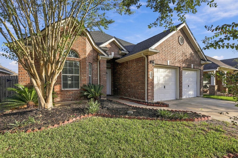 Property photo for 10002 Kendahlwood Lane, Tomball, TX