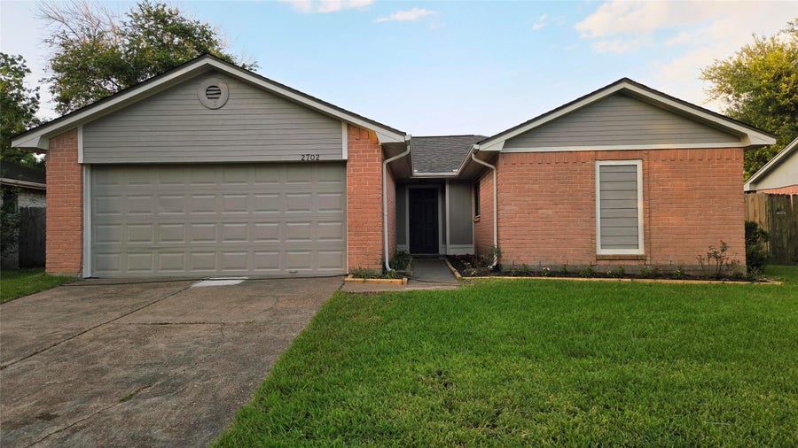 Property photo for 2702 N Brompton Drive, Pearland, TX