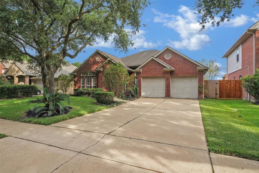 Property photo for 3133 Moonlit Lake Circle, League City, TX