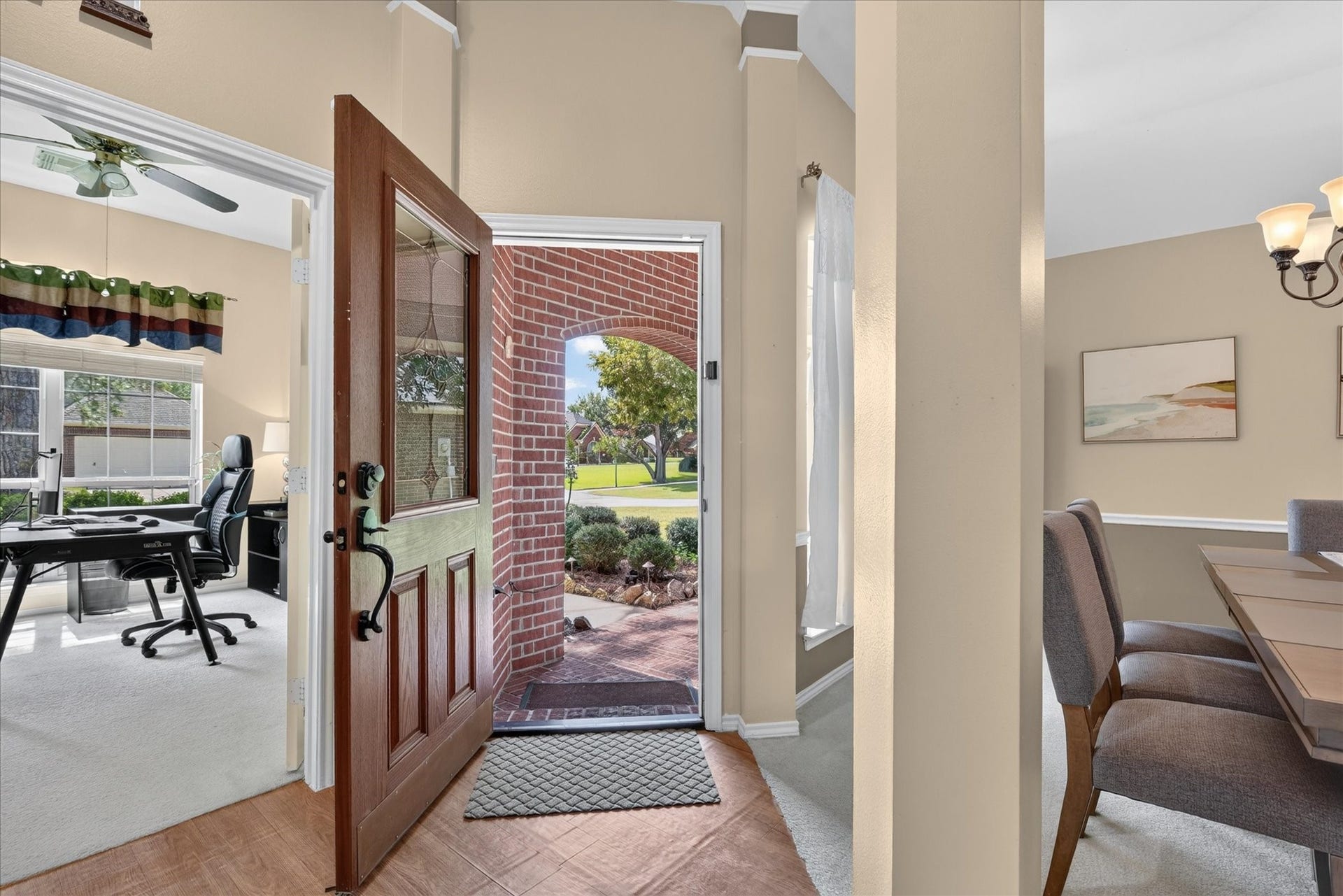 3523 Paigewood Drive, Pearland, TX 77584 Beautiful foyer