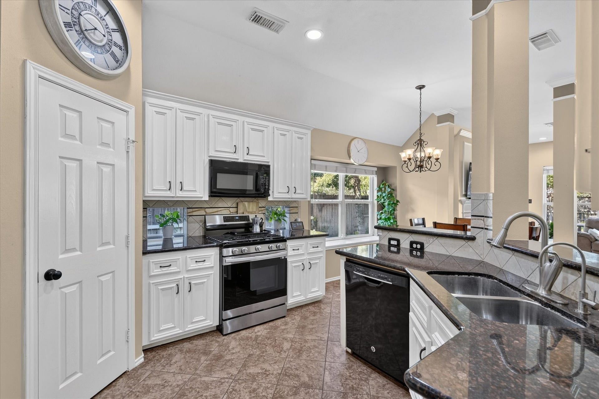 3523 Paigewood Drive, Pearland, TX 77584 Open kitchen