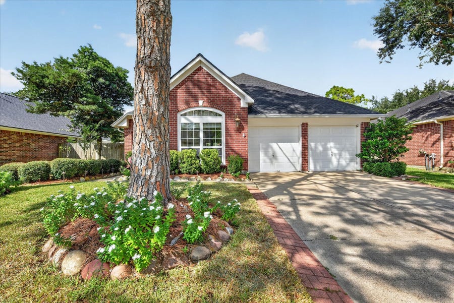 Property photo for 3523 Paigewood Drive, Pearland, TX