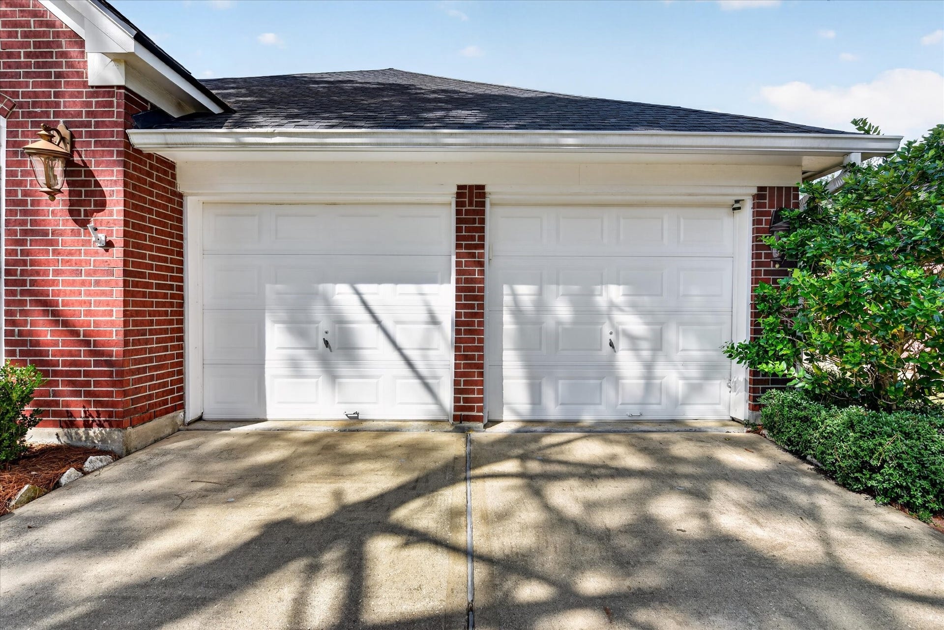 3523 Paigewood Drive, Pearland, TX 77584 2 Car Garage