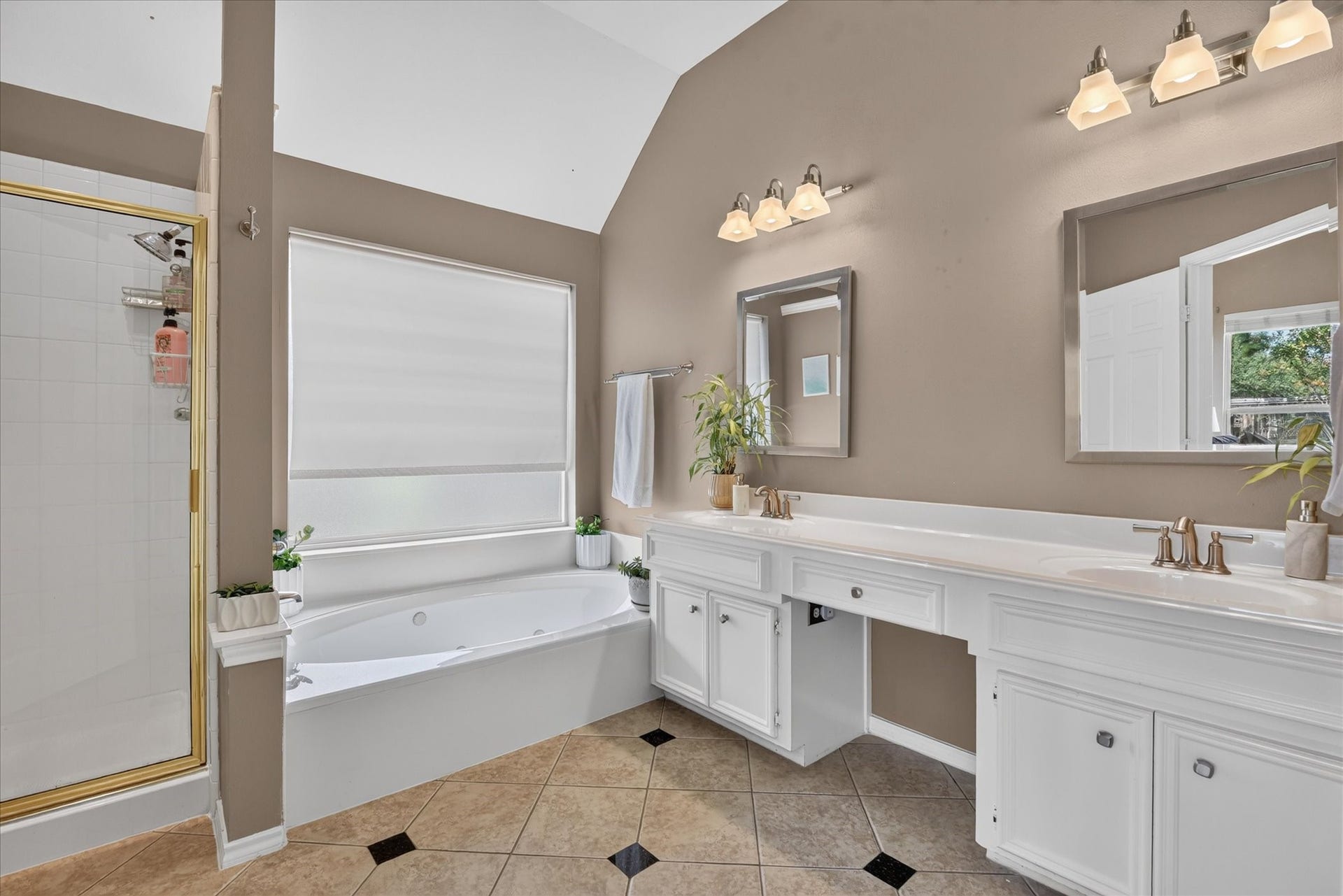 3523 Paigewood Drive, Pearland, TX 77584 His and hers sinks with vanity area