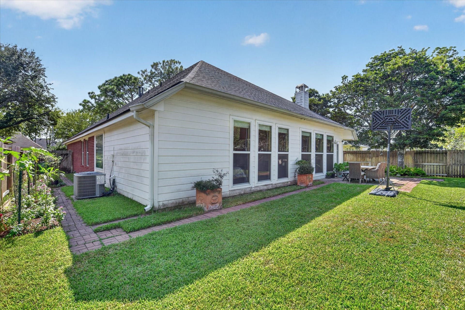 3523 Paigewood Drive, Pearland, TX 77584 Large side yards