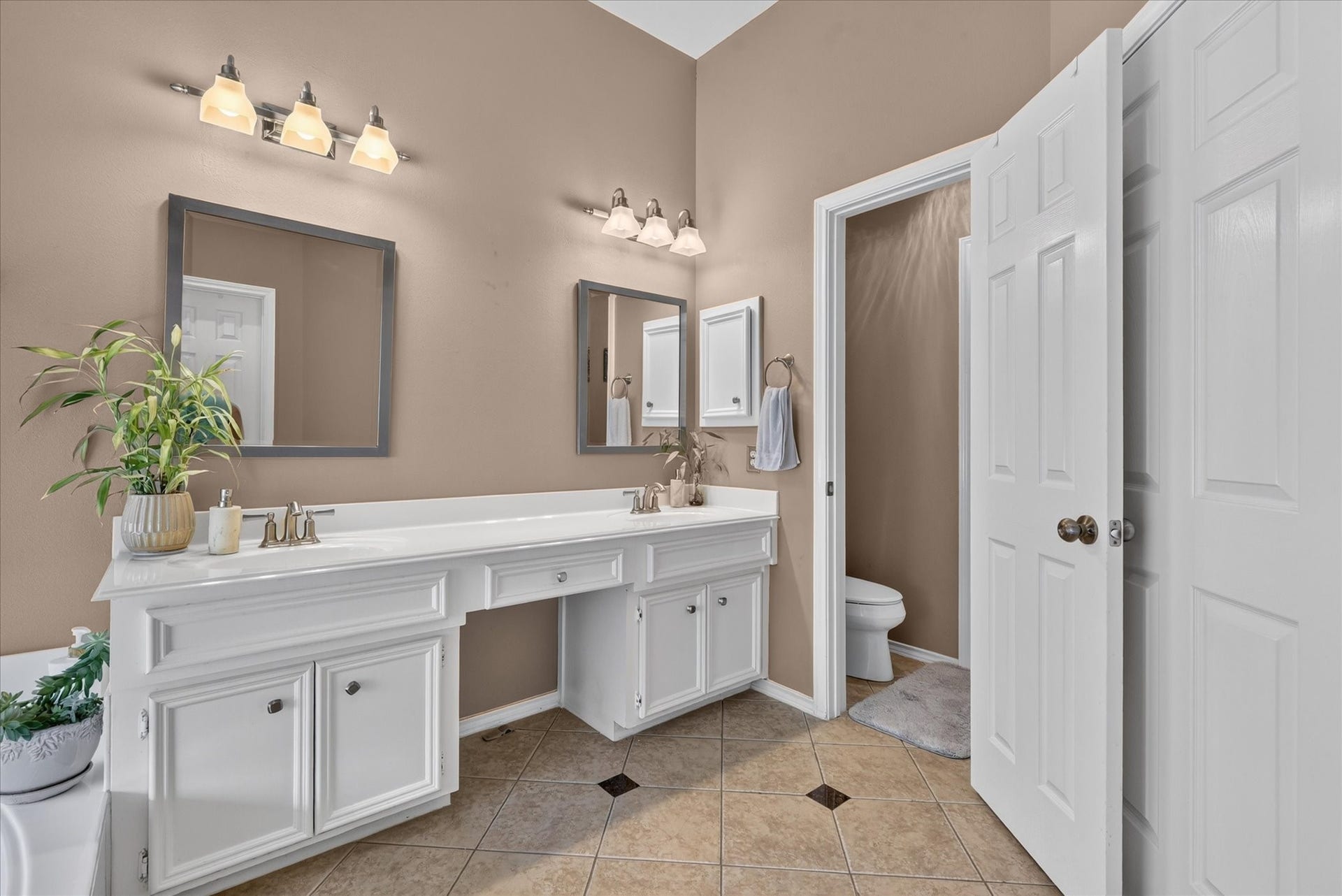 3523 Paigewood Drive, Pearland, TX 77584 Primary Bathroom