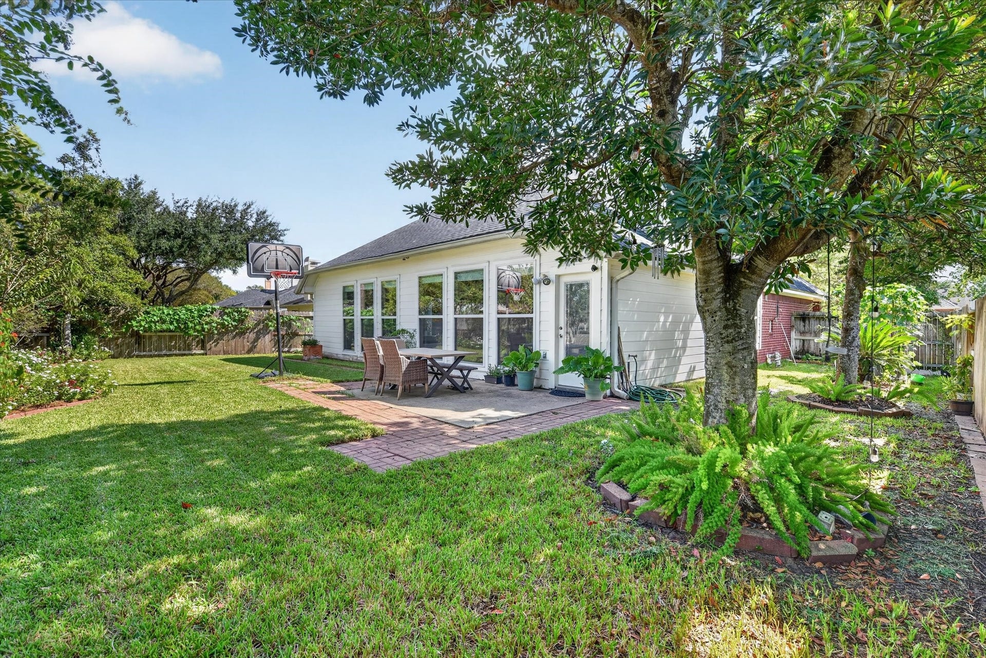 3523 Paigewood Drive, Pearland, TX 77584 Tons of space to run and play