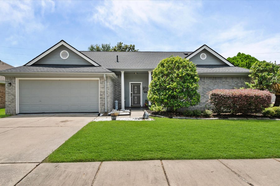 Property photo for 2506 Wolf Creek Pass, Houston, TX