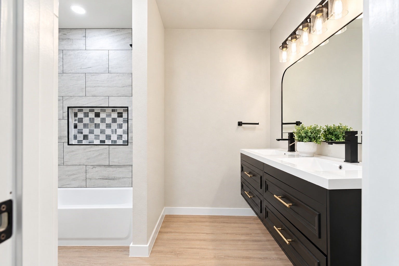 The secondary bathroom upstairs!