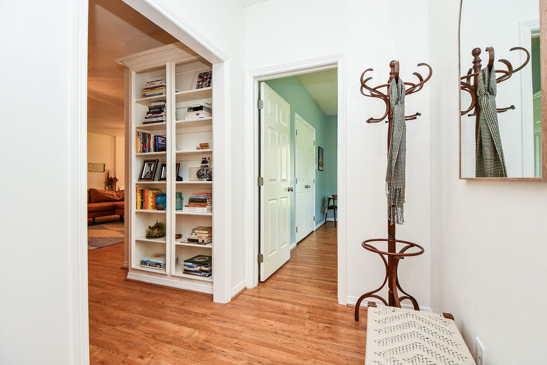 22035 Buescher Road, Tomball, TX 77377 Gorgeous built in bookcase towards the hall of the 3 bedroom in the primary house