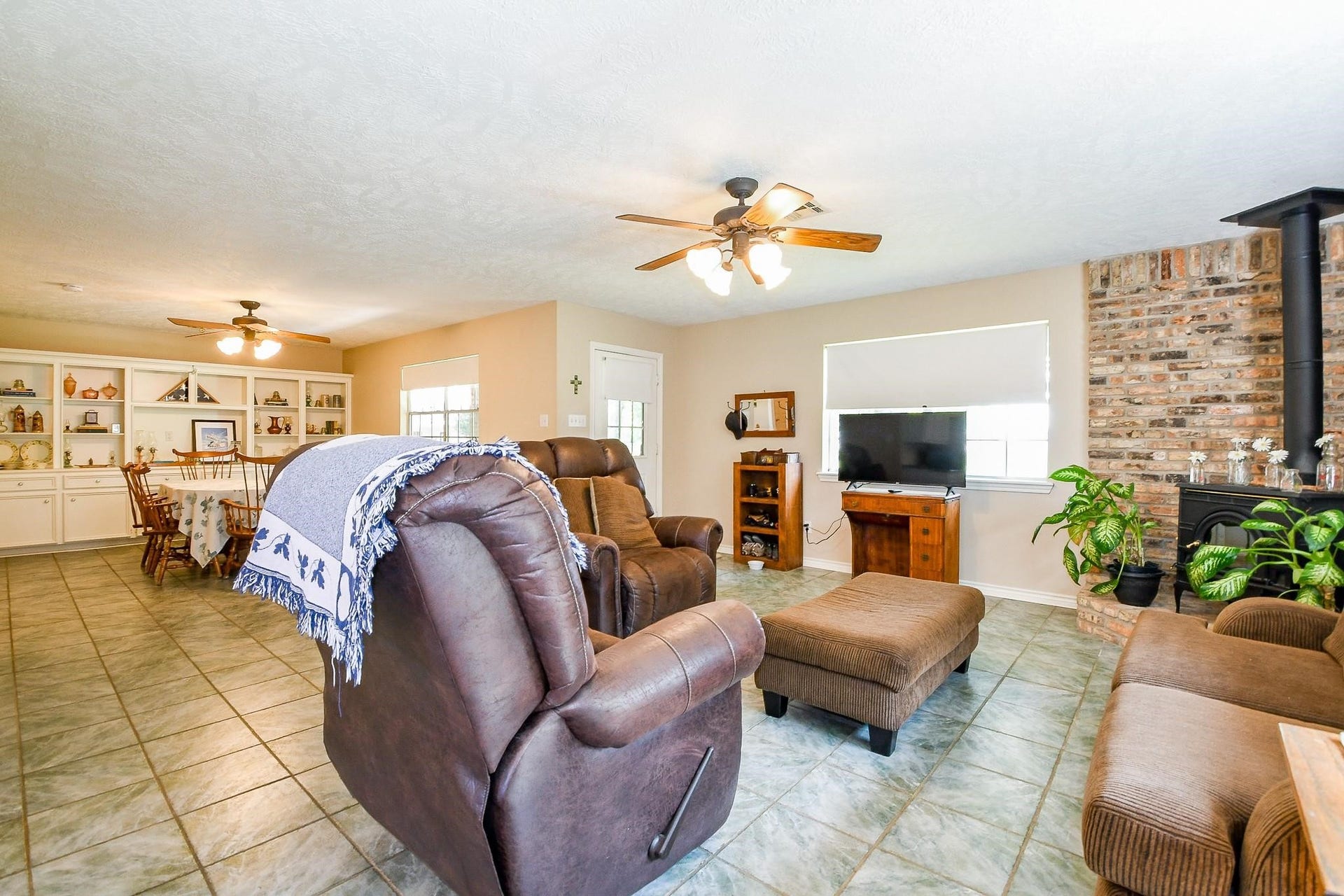 22035 Buescher Road, Tomball, TX 77377 Open living room in the secondary house