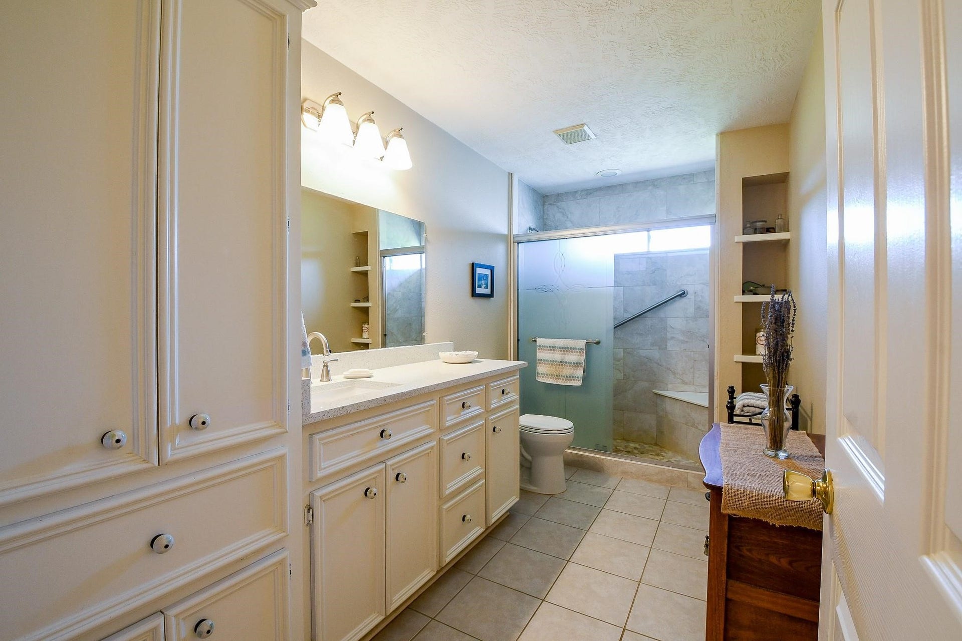 22035 Buescher Road, Tomball, TX 77377 Newly remodeled bathroom in the secondary house