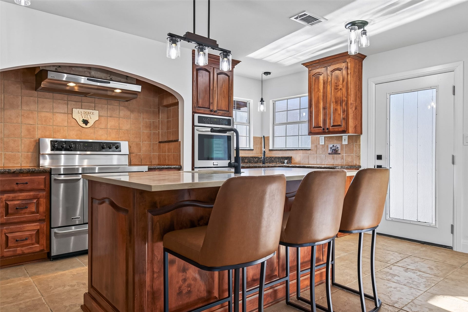 3811 Empress Lane, Richmond, TX 77406 Kitchen Island