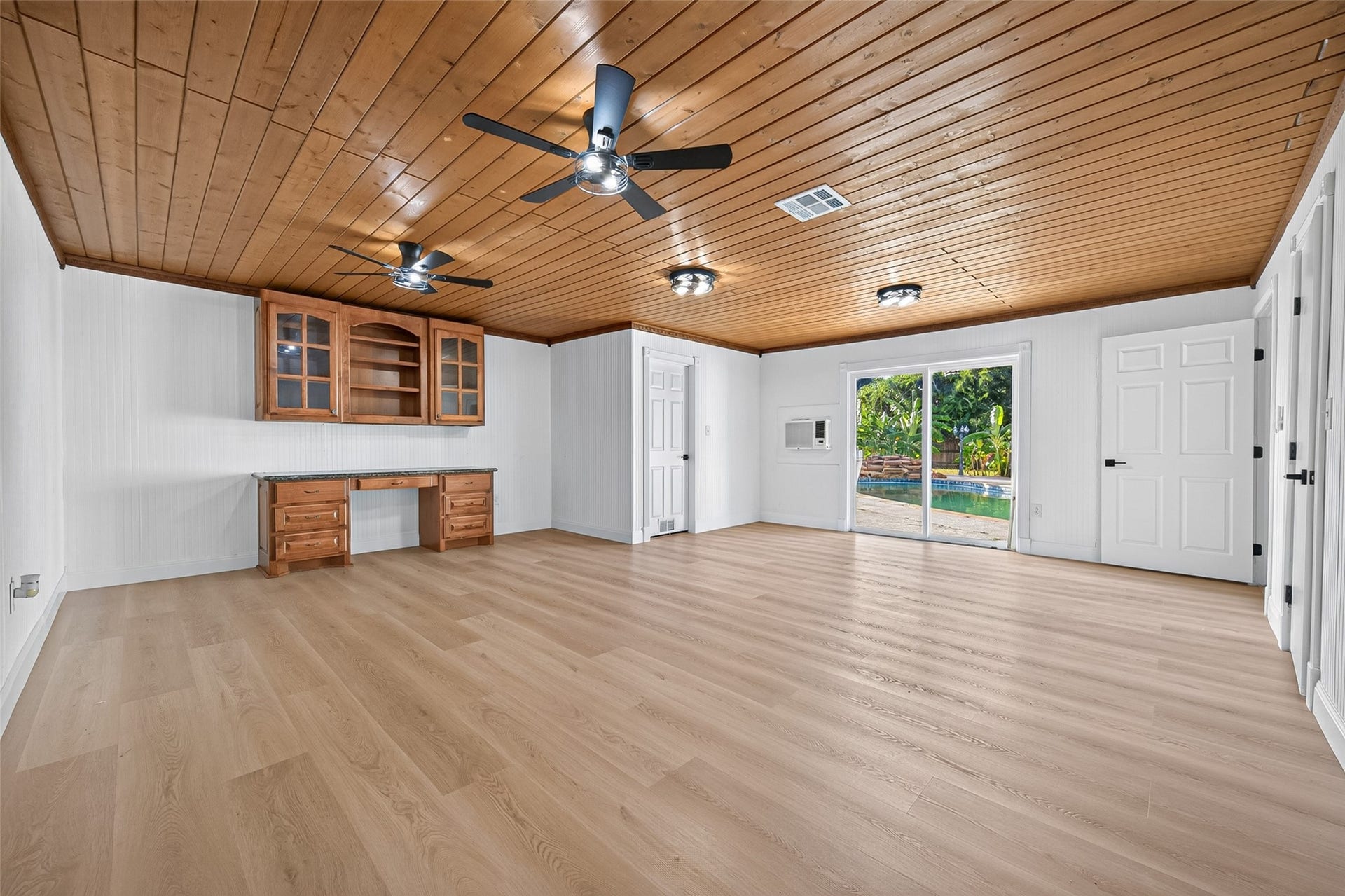 3811 Empress Lane, Richmond, TX 77406 Master Bedroom 2 with Spacious Walking closet