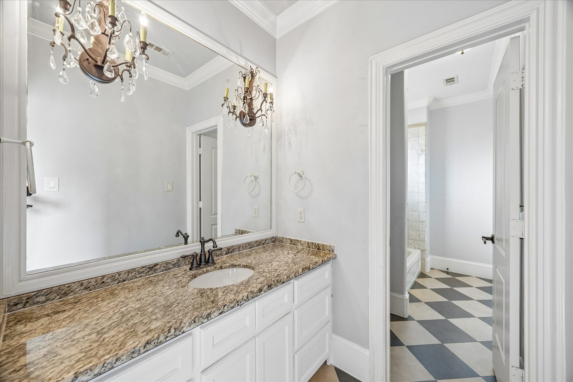 4802 Saxon Street, Bellaire, TX 77401 4802 Saxon Street, Bellaire, TX 77401