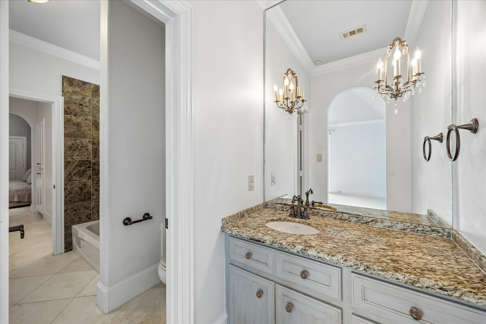 4802 Saxon Street, Bellaire, TX 77401 4802 Saxon Street, Bellaire, TX 77401