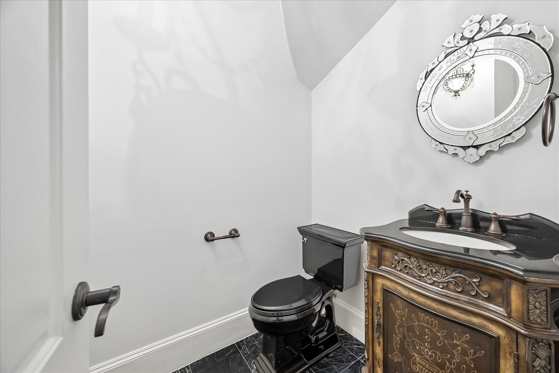 4802 Saxon Street, Bellaire, TX 77401 4802 Saxon Street, Bellaire, TX 77401