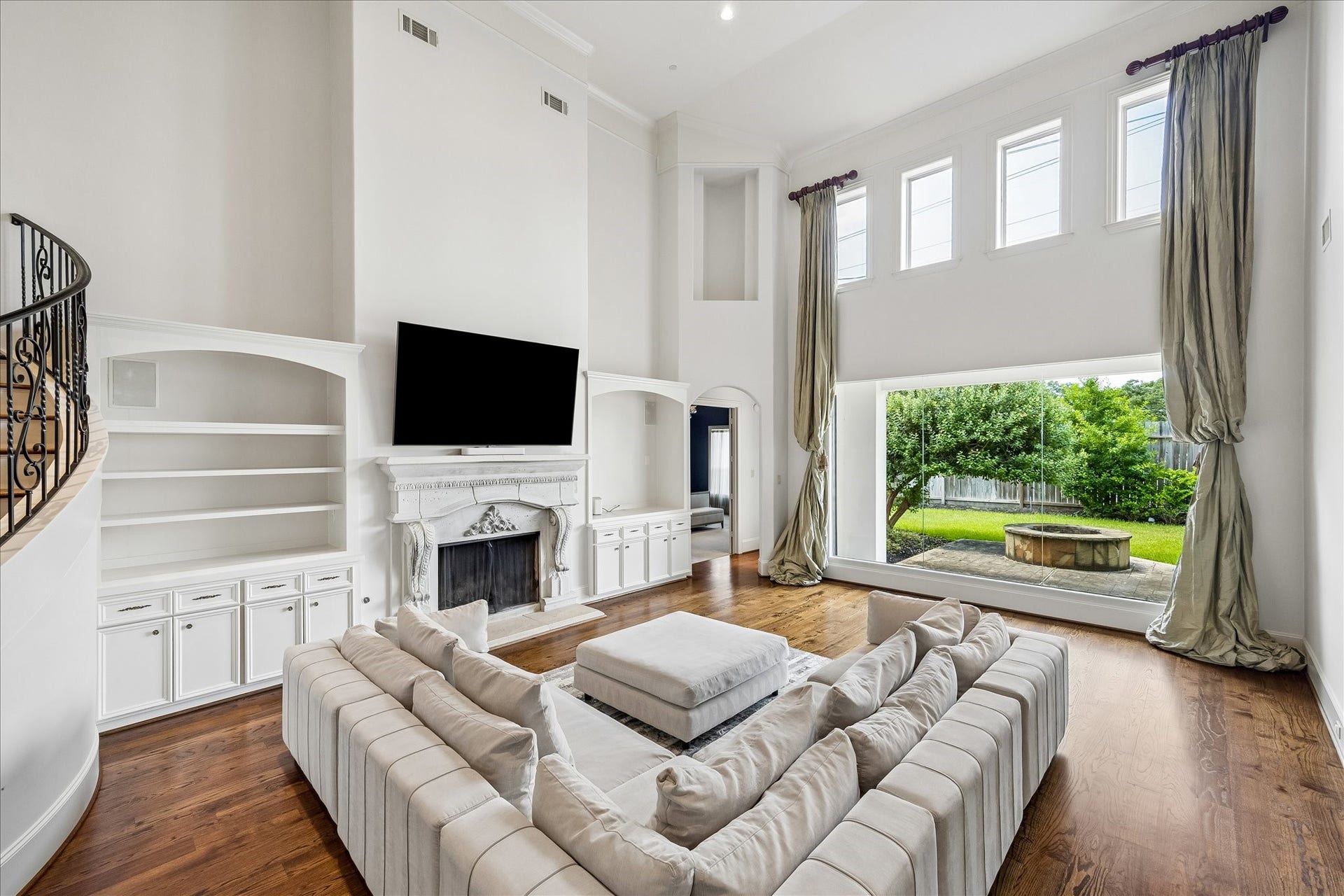 4802 Saxon Street, Bellaire, TX 77401 The living area features built-ins and a wall of windows with views of the backyard.