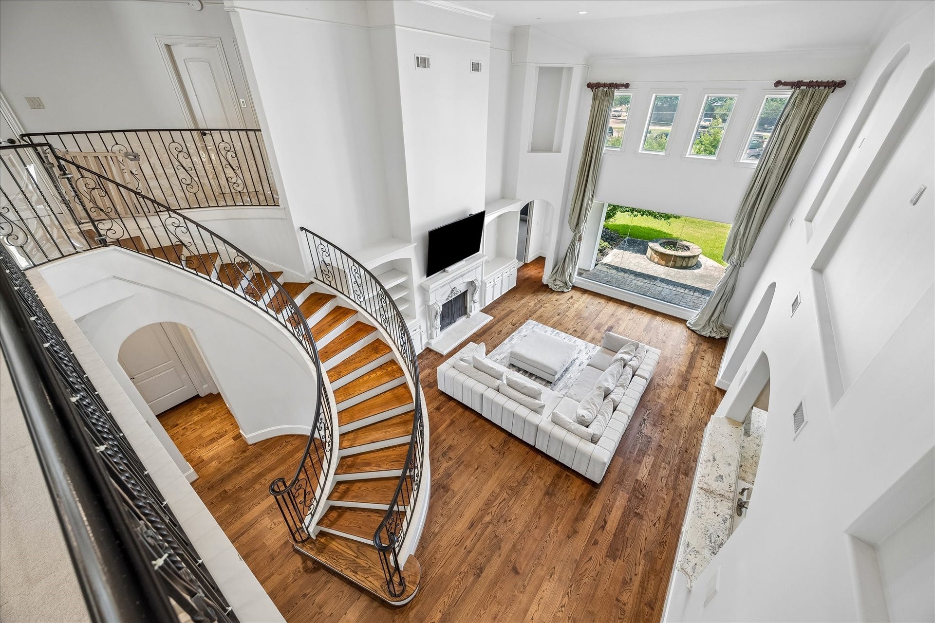 4802 Saxon Street, Bellaire, TX 77401 This exceptional residence features an open-concept floor plan with a grand foyer, sweeping wrought-iron staircase, soaring ceilings.