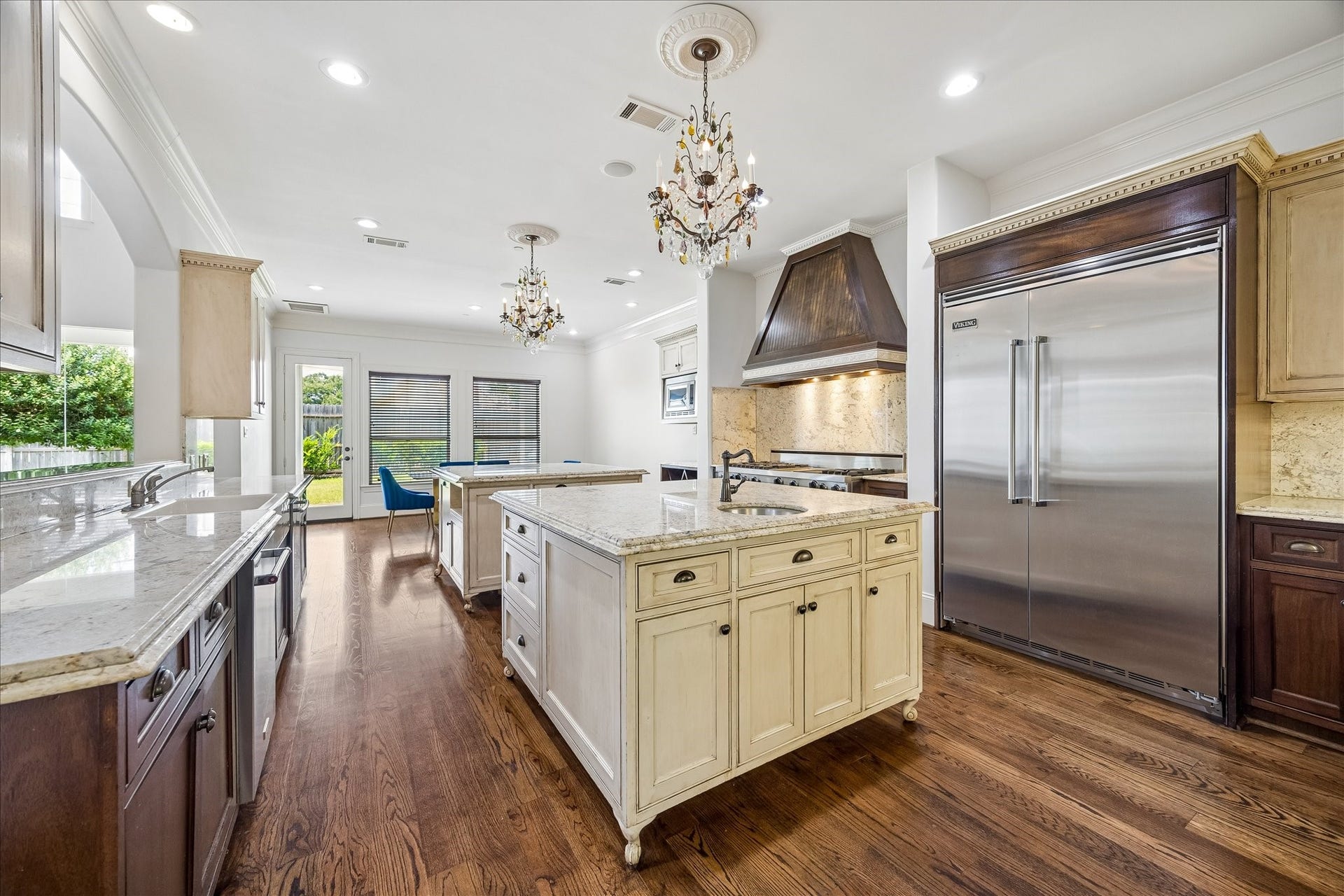 4802 Saxon Street, Bellaire, TX 77401 4802 Saxon Street, Bellaire, TX 77401