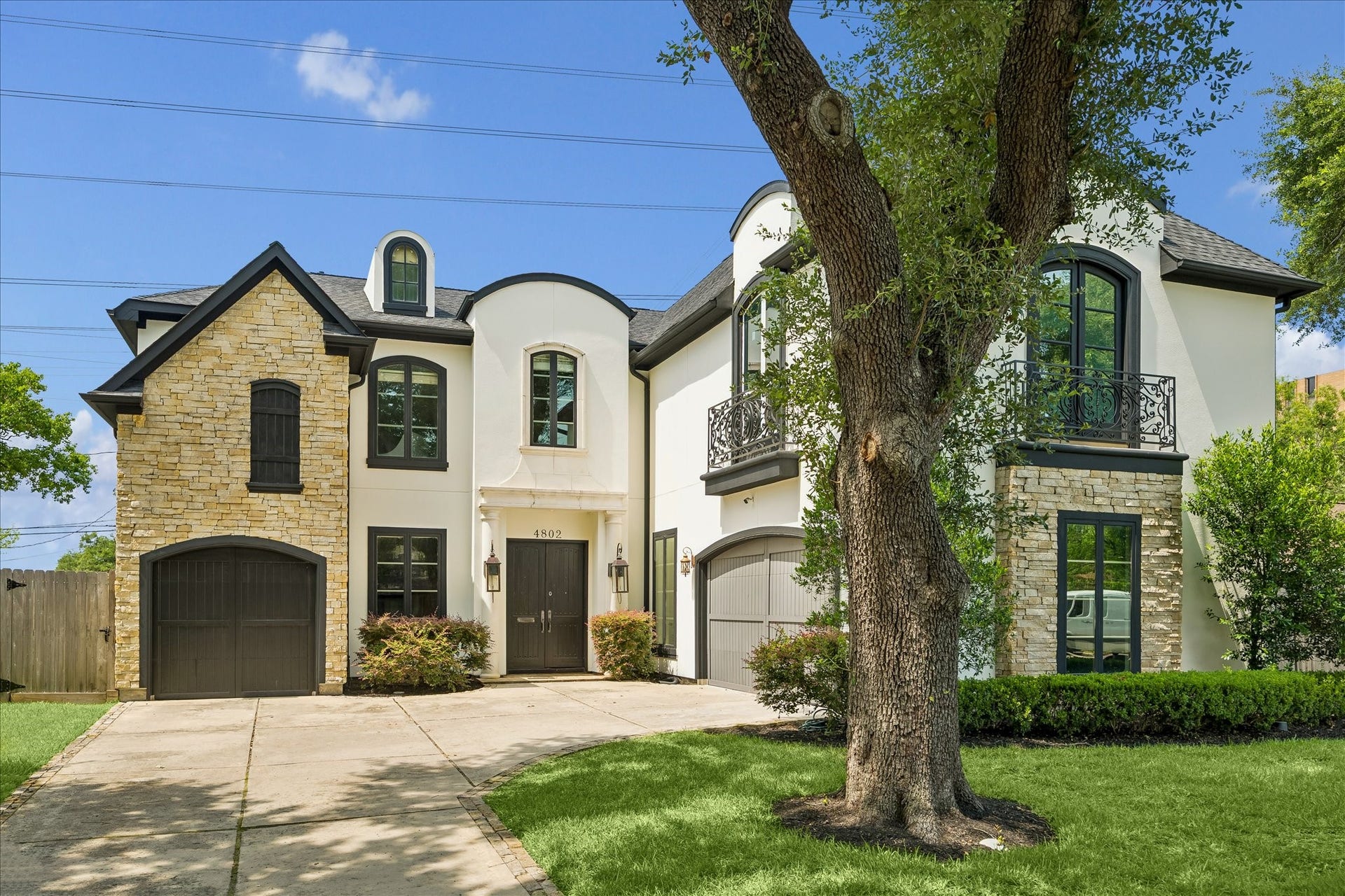 4802 Saxon Street, Bellaire, TX 77401 Welcome to 4802 Saxon St, a Stunning custom home in the heart of Bellaire, situated on an expansive lot on a quiet cul-de-sac street. Plus, abundant parking, and a three-car garage.