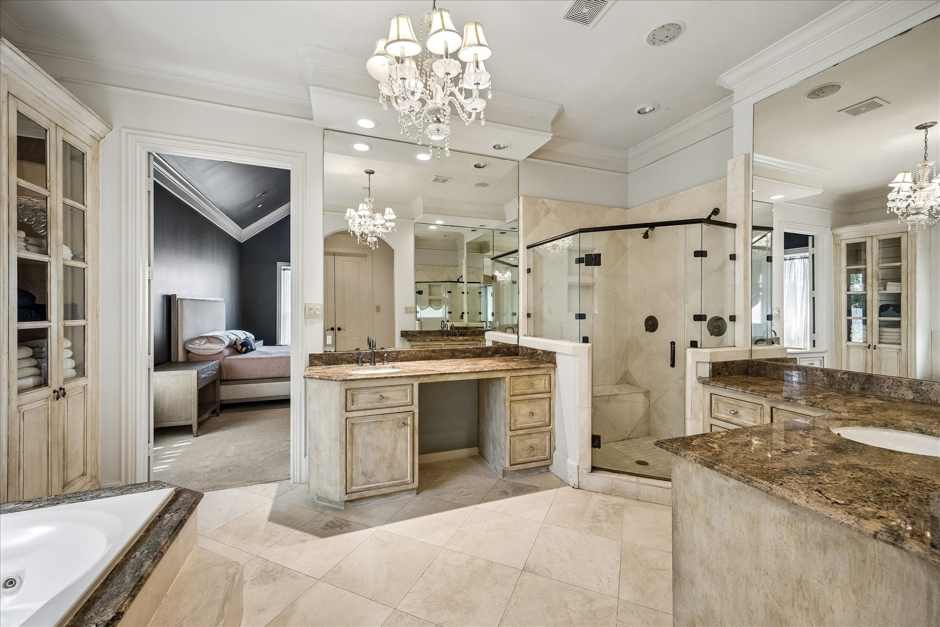 4802 Saxon Street, Bellaire, TX 77401 Primary suite bathroom is spa-like!