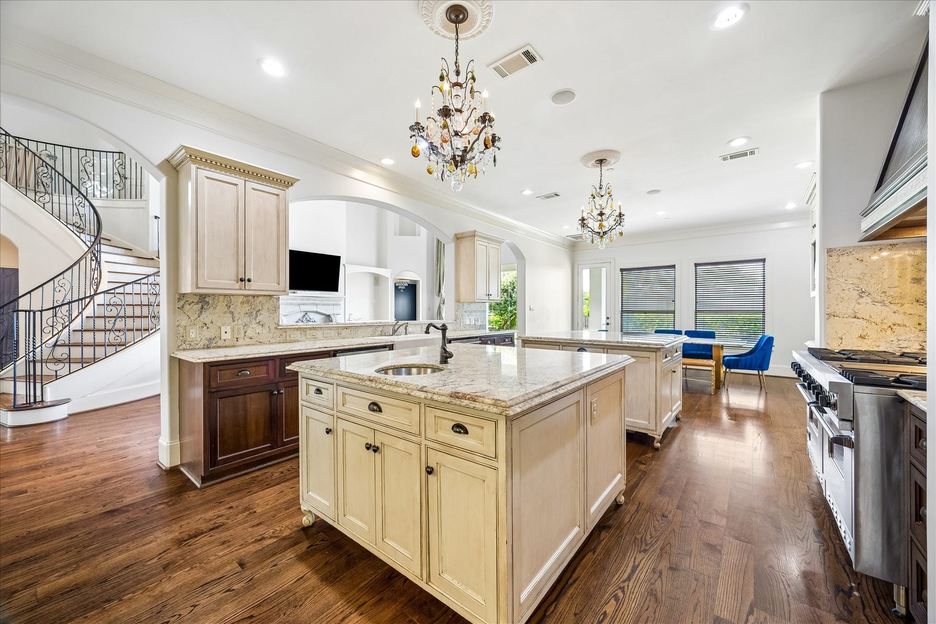 4802 Saxon Street, Bellaire, TX 77401 4802 Saxon Street, Bellaire, TX 77401