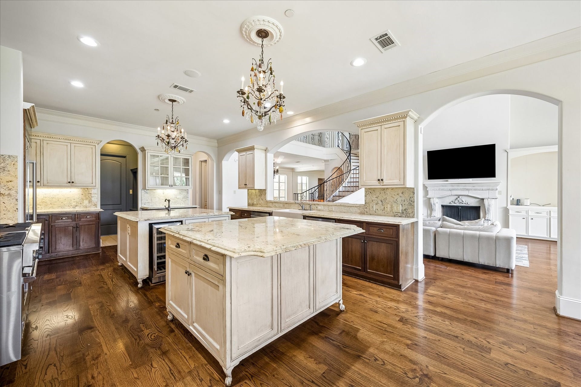 4802 Saxon Street, Bellaire, TX 77401 4802 Saxon Street, Bellaire, TX 77401